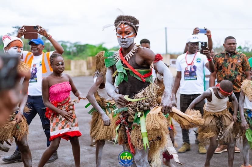 Danses traditionnelles — tournée de terrain